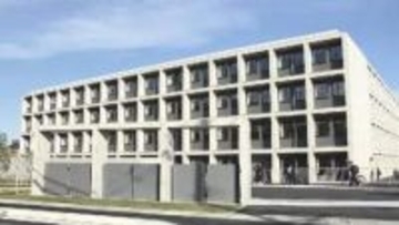 福岡市に18年ぶり中学校新設　西区「周船寺中学校」で開校式　人口・生徒数の増加に伴い　4階建て校舎　多目的スペース・全面ガラス張り図書館など