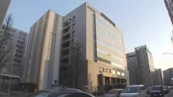 道路横断中の女性が普通乗用車にはねられ死亡　横断歩道がない場所を渡ろうとしたか　身元確認進める　福岡市
