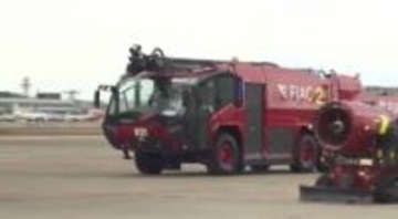 “航空機のエンジン爆発し緊急着陸”…福岡空港で過去最大規模の対応訓練　最新鋭の化学消防車も参加　各機関の連携を確認