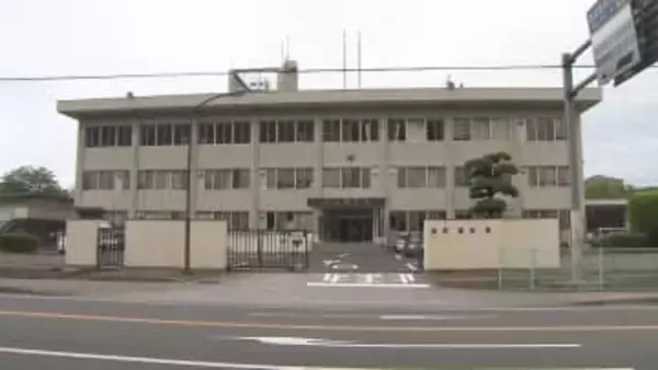 ガードレール突き破った普通乗用車　道路の斜面に衝突し炎上　男女2人が現場で死亡確認　福岡・桂川町