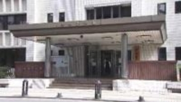 中学校講師の男を逮捕　電車内で女性警察官に下半身を押し付けた疑い　「押し付けた認識はありません」と容疑否認　福岡