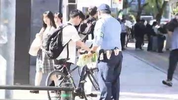 5月は「自転車月間」　JR博多駅前で自転車の安全利用を呼びかけ　「基本的な自転車ルールの周知を徹底していきたい」　福岡