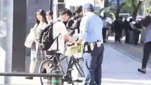 5月は「自転車月間」　JR博多駅前で自転車の安全利用を呼びかけ　「基本的な自転車ルールの周知を徹底していきたい」　福岡