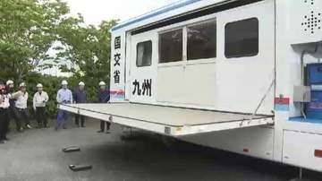 現場に駆けつける“動く対策本部”も　梅雨を前に災害対策用機械の操作方法を確認　福岡・久留米市