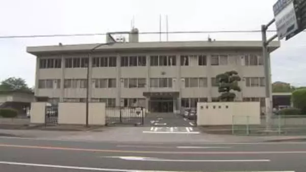 パトカー追跡の原付バイクが転倒　15歳少女“ノーヘル”で運転　無免許運転も発覚　警察が道交法違反の疑いで捜査　福岡