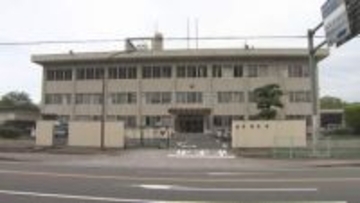 パトカー追跡の原付バイクが転倒　15歳少女“ノンヘル”で運転　無免許運転も発覚　福岡