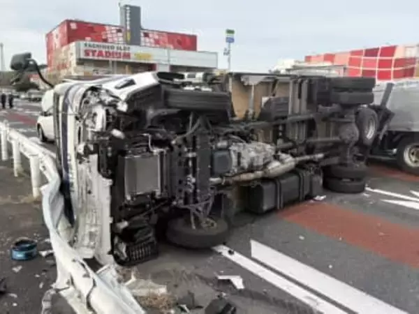 【速報・動画あり】国道3号線で車6台絡む事故　トラックが横転　男女6人けが　現場周辺は通行止め→再開　福岡・宗像市