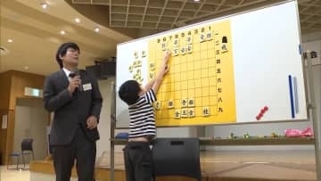 将棋の楽しさ知って　小山市出身プロ棋士が小学生向け講習会