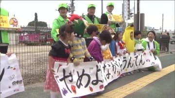 ハロウィーン　園児が仮装で交通安全呼びかけ