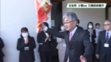 小菅一弥町長　５期目初登庁　壬生町