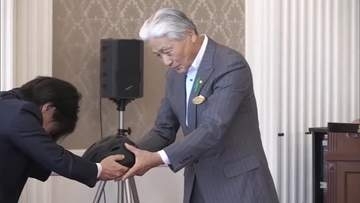 尊い命を守るために　栃木県トラック協会がヘルメット寄贈