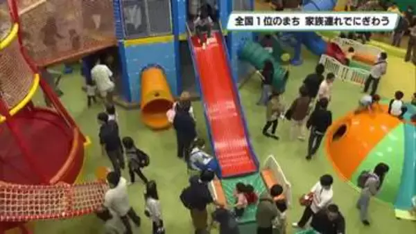 大型連休のにぎわい　壬生町おもちゃ博物館では子どもたちが夢中
