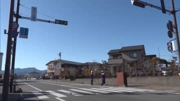 自転車で横断中の女子中学生はねられ重傷　日光市