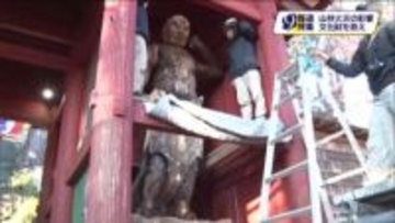 山林火災で破損した仁王像　山門に帰還　足利市