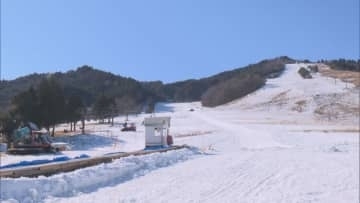 季節外れの暖かさで所々に地肌…オープン前日のスキー場で“雪不足” 降雪機を稼働も3コースのうち1つのみに