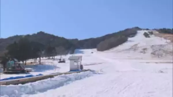季節外れの暖かさで所々に地肌…オープン前日のスキー場で“雪不足” 降雪機を稼働も3コースのうち1つのみに