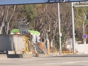 右折レーン上に動かない車が…警察官が職務質問すると急発進し事故 酒気帯び運転疑いで55歳男逮捕