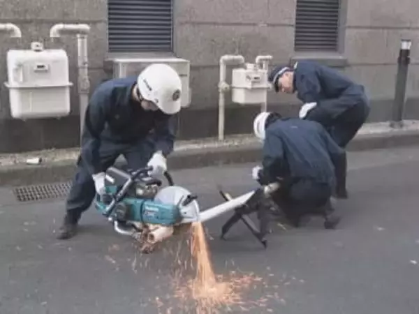 南海トラフ巨大地震を想定…警察官約100人が参加する大規模訓練 交差点では一般車を手信号によって誘導