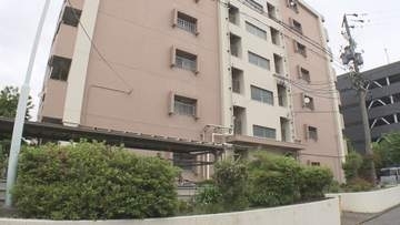 市営住宅でエレベーターホールの壁が焼ける不審火 近くの市営住宅でも去年発生し男を逮捕 関連を捜査