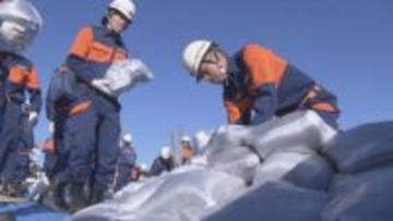 震度6強の地震を想定…愛知県あま市の中学校で防災訓練 市民ら約450人が参加し土嚢を積む手順など確認