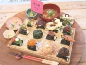 「テーマパークみたいな店にしたい」“おにぎり”にこだわり抜くカフェ 見た目が宝石のような定食は売り切れ必至