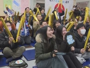 五輪スノーボード女子ビッグエアで岐阜市出身の村瀬心椛が“金メダル” 地元では恩師や同級生らが集まり歓喜