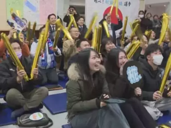 五輪スノーボード女子ビッグエアで岐阜市出身の村瀬心椛が“金メダル” 地元では恩師や同級生らが集まり歓喜