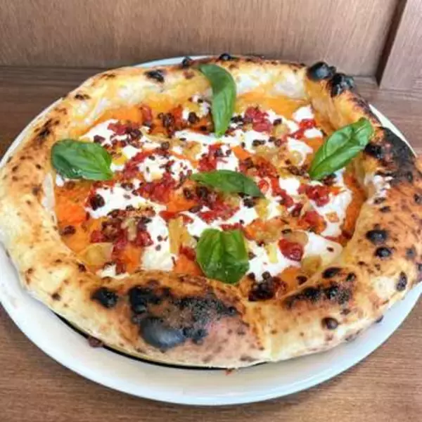 窯も食材も本場イタリア仕様…矢場町で味わう世界大会4度出場の職人が手がける本場ナポリピッツァ