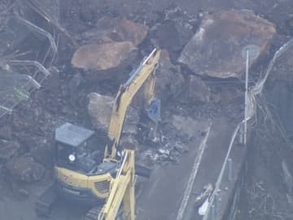 雨水など入り込んだか…愛岐道路で起きた土砂崩れ 岩盤の亀裂が風化で拡大したことが原因の可能性 復旧は数カ月先の見通し