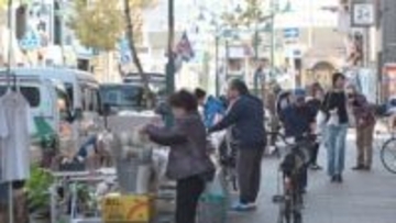 コメは1キロ700円…青果物や雑貨などが驚きの価格で並ぶ“月一度の都会の朝市” 商店街を活気づけ交流の場に