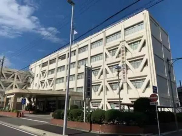 100mほど離れた踏切から進入…線路上に車を停めていた60代位の男を現行犯逮捕 2時間半余り運転見合わせ