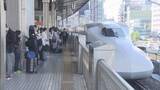 「高速道路では19kmの渋滞も…GW後半5連休の初日 東海道新幹線下りで混雑のピーク のぞみは午前中ほぼ満席に」の画像1