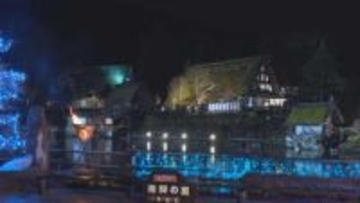 クリスマス限定3000球のイルミネーション…観光施設『飛騨の里』で合掌造りのライトアップ 障子には“サンタ”も