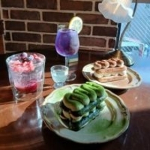 千種駅近くにアフタヌーン＆ナイトカフェ…アンティーク空間で楽しむオリジナルティラミスとお酒のマリアージュ
