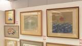 「棟方志功や横山大観の作品も…銀行で美術品のチャリティー入札会 日本画や版画など約200点を展示」の画像1