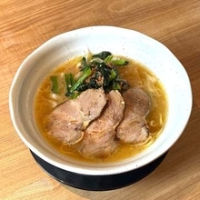 昼はこだわりラーメン夜は仕入れで決まる日替わり創作和食…和食職人が手がける二つの顔を持つ話題の一軒