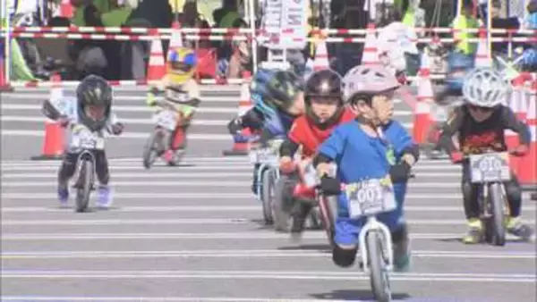 大人顔負けの走りを見せる子供も…足で地面を蹴って進む『ランバイク』の全国大会 3歳から大人までの約350人が参加