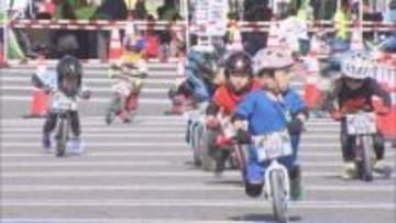 大人顔負けの走りを見せる子供も…足で地面を蹴って進む『ランバイク』の全国大会 3歳から大人までの約350人が参加