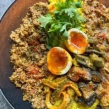 奥深いスパイス体験を…やさしさも刺激も一皿に 定番チキンから青唐辛子キーマまで栄で出会うスパイスカレー