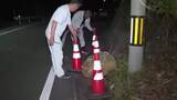 「直径1m程の石が県道に落下…三重県南部で震度4を観測する地震 震源地は奈良県でM5.7と推定 ケガ人等の情報なし」の画像1