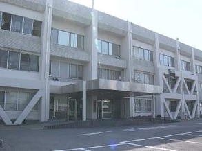 気付いた運転士が急ブレーキかけるも…線路内に進入した男性が急行電車にはねられ死亡 約2時間運転見合わせ