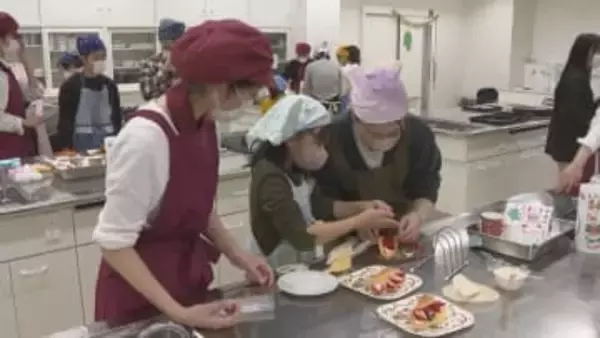 大学生考案のユニークレシピ…“八丁味噌”を使ったクリスマス向けスイーツ作り教室 生地にクリーム挟むオムレット等