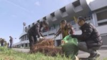 15日にホームで開幕戦…なでしこリーグ連覇を目指すラブリッジ名古屋 選手らが地元の小学生とスタジアムの清掃活動