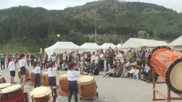 鮎の塩焼きが人気集める…岐阜県下呂市の馬瀬地区で『秋のふるさと祭り』地元の特産品等の販売ブース並ぶ