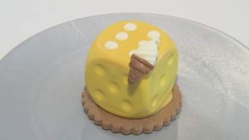 店主は実力派バリスタ…「見た目のインパクトにこだわった」映え度MAXのケーキたち ほぼサイコロからほぼ果物まで