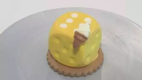 店主は実力派バリスタ…「見た目のインパクトにこだわった」映え度MAXのケーキたち ほぼサイコロからほぼ果物まで