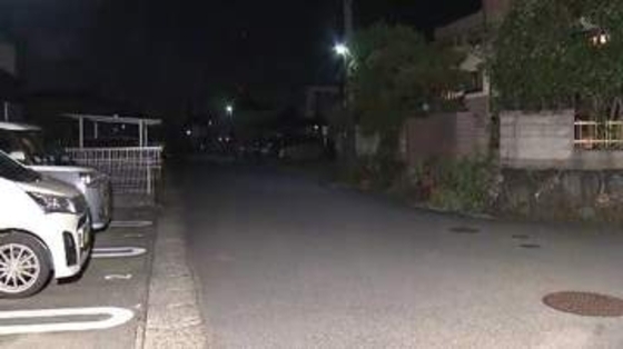 交差点で交通違反を確認…パトカーが追跡していた車が生活道路で軽自動車と衝突し逃走 軽の66歳運転手にケガなし