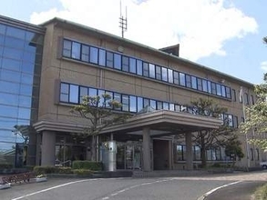 10分後にも追突事故…国道で車を無免許運転しバイクに追突 相手にケガさせ逃げた疑いで朝鮮籍の25歳男を逮捕