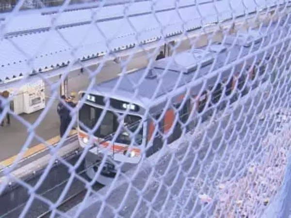 通勤や通学に大きな影響…早朝の駅で70代位の女性が線路内に飛び込み列車にはねられ死亡 一時運転見合わせ