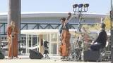 「プロのジャズアーディストのライブが楽しめる野外イベント 観客は芝生の上で演奏楽しむ 愛・地球博記念公園」の画像1
